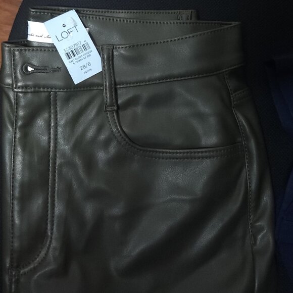 LOFT Vegan Leather Trouser 28 Straight Wide Leg Pant Dark Olive Green Size 6 NWT - Picture 3 of 3